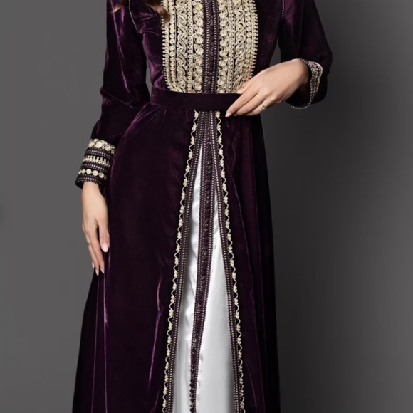 Velvet Moroccan Kaftan - Picture 3 of 7